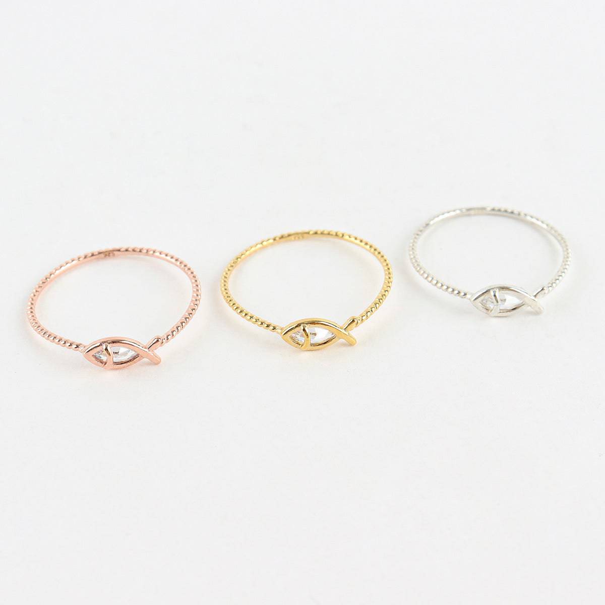 Fish ring sterling silver with cubic